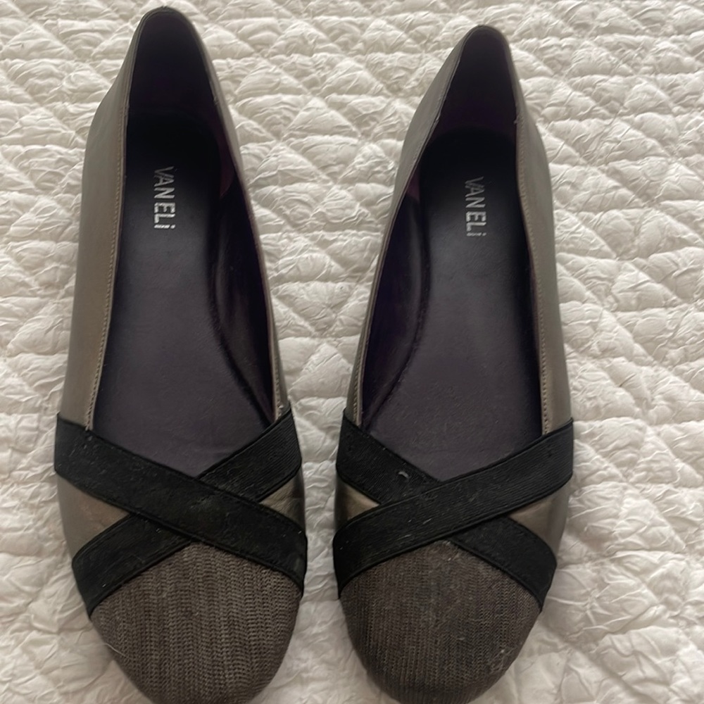 Vaneli flats 12M perfect condition